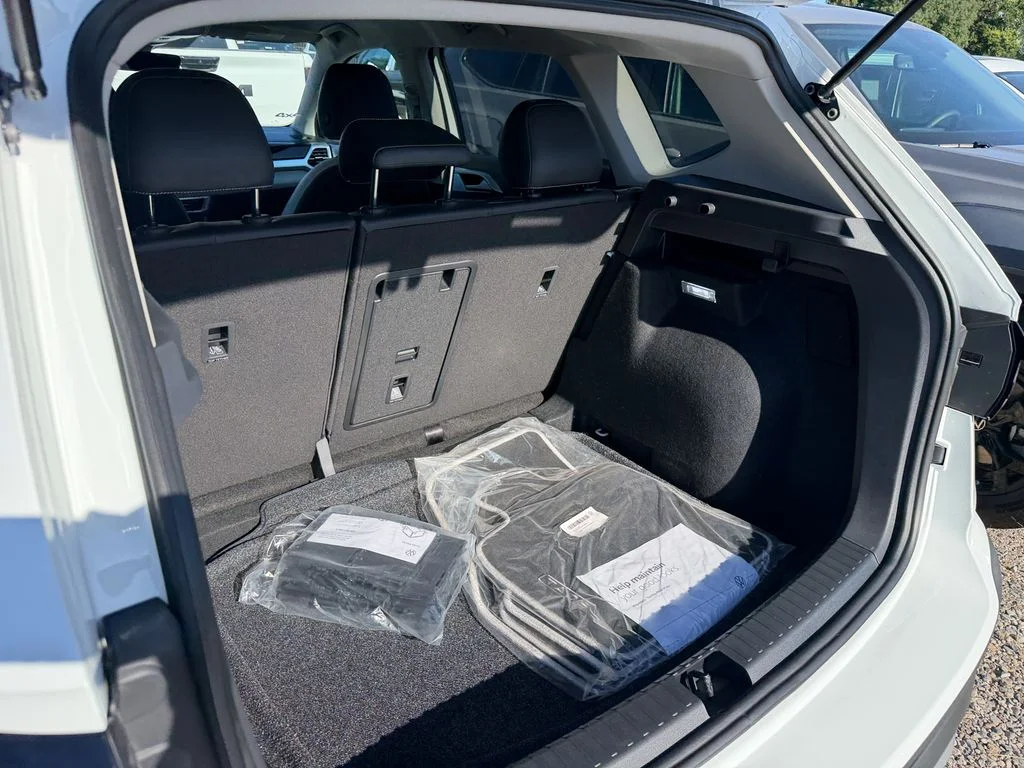 New 2026 Pure White Volkswagen 1.5T SE image 23