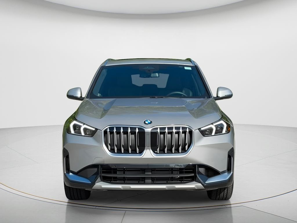 New 2026 Space Silver Metallic BMW xDrive28i image 2