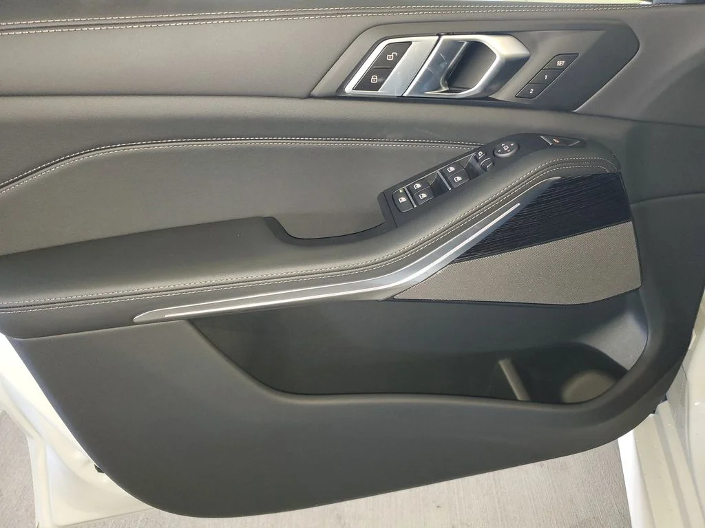 Used 2026 White BMW sDrive40i image 14
