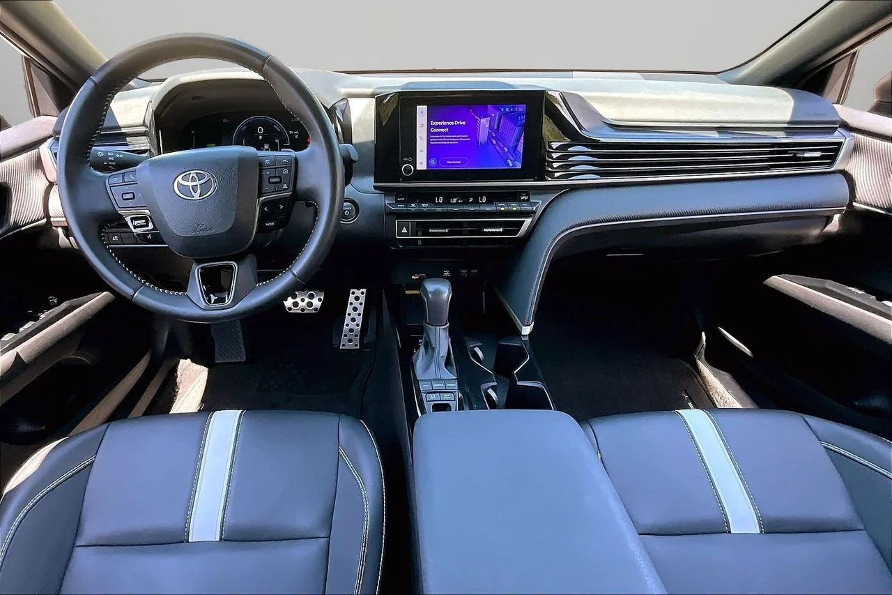 Used 2025  Toyota SE image 14