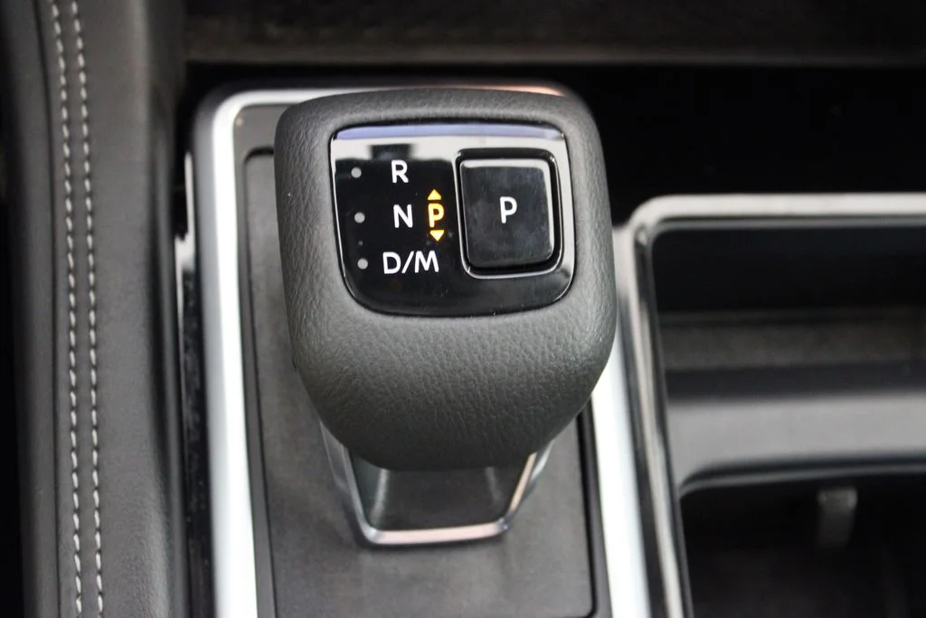 Used 2025  Nissan Platinum image 16