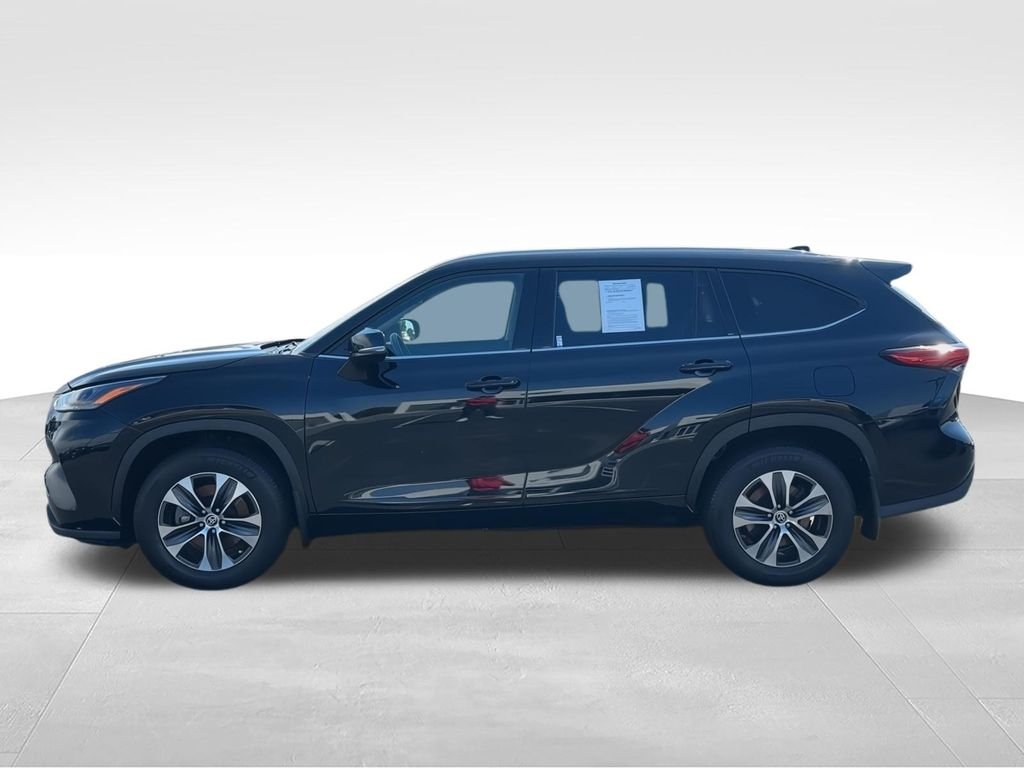 Used 2022 Black Toyota XLE image 5
