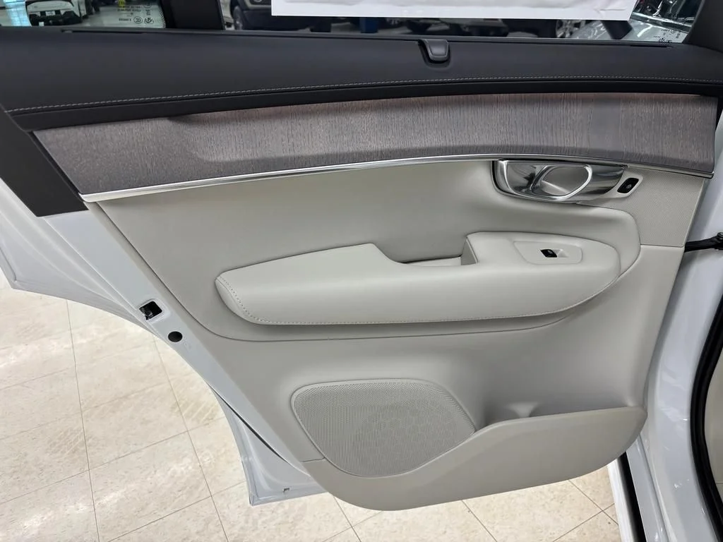 2026 Volvo XC90 Ultra - Photo 13