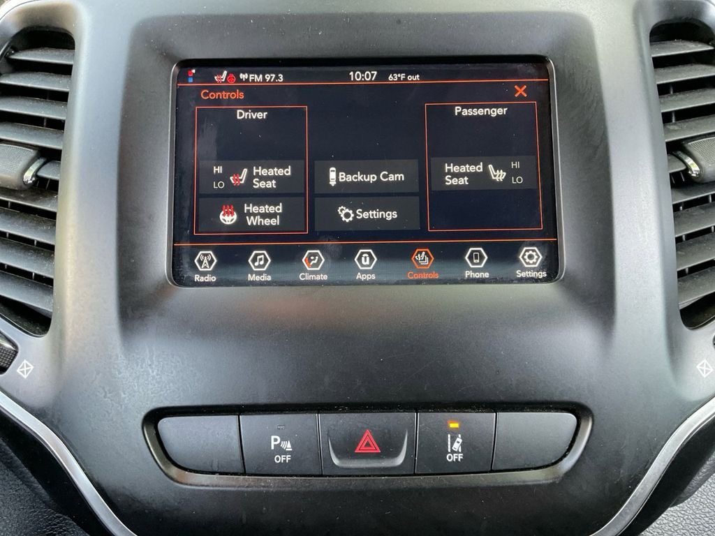 Used 2021 White Jeep Latitude Plus image 25
