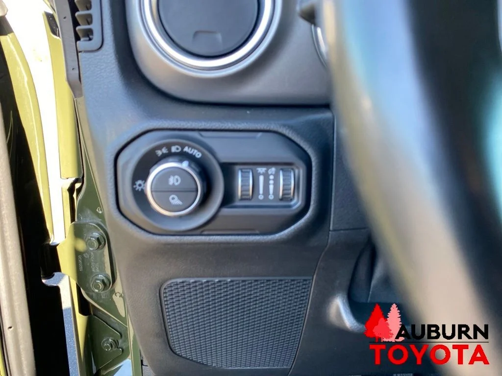 Used 2021 Green Jeep Rubicon image 34