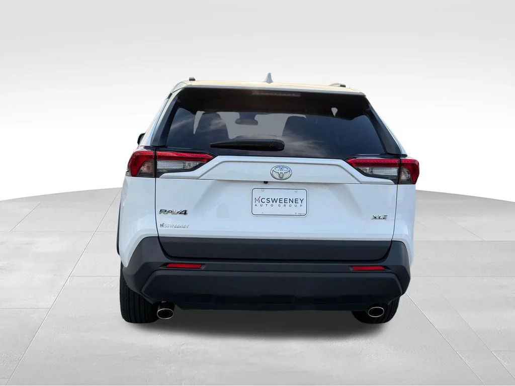Used 2022 White Toyota XLE image 28