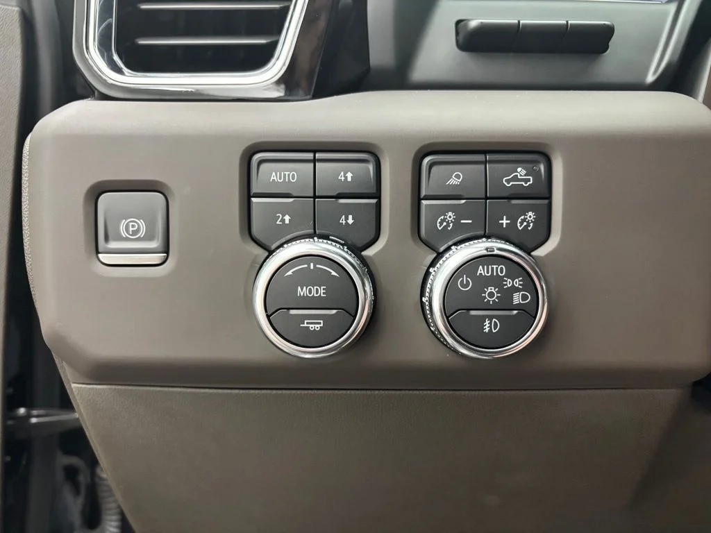 Used 2023 Silver GMC Denali image 29