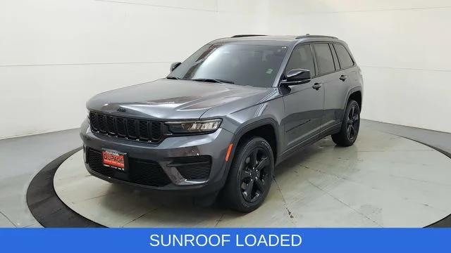 Used 2024 Gray Jeep Altitude X image 3