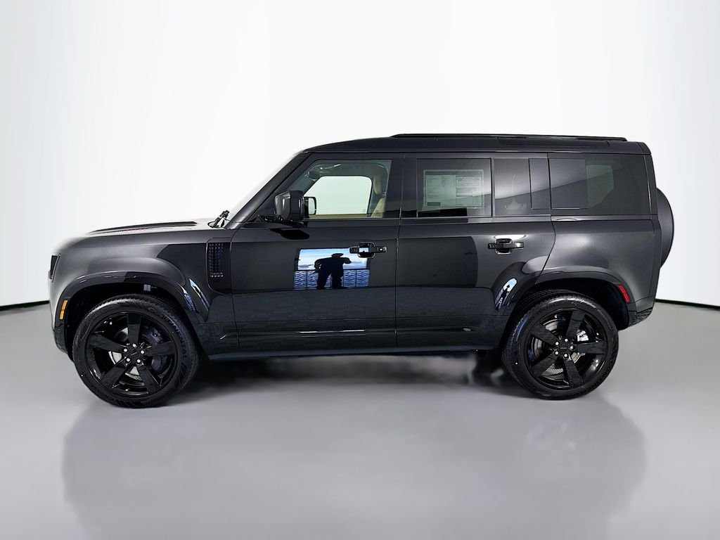 New 2026 Santorini Black Land Rover X-Dynamic SE image 3
