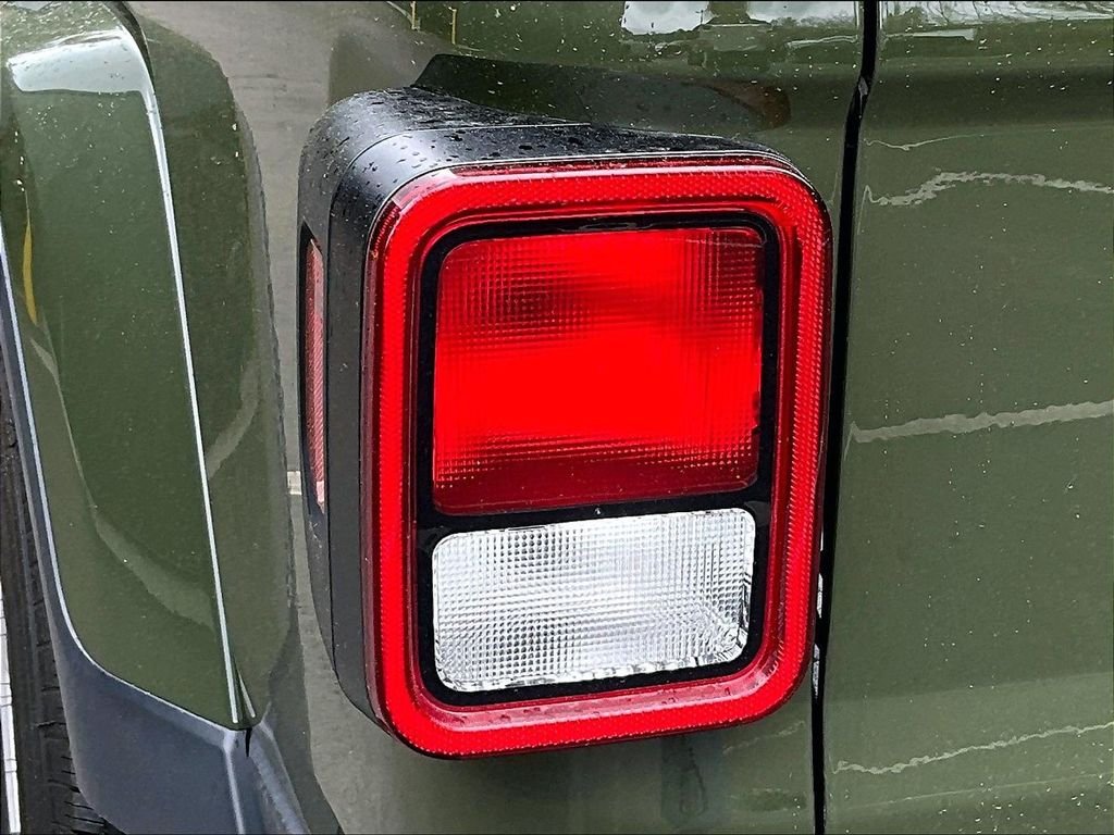 Used 2022 Green Jeep Sport image 27