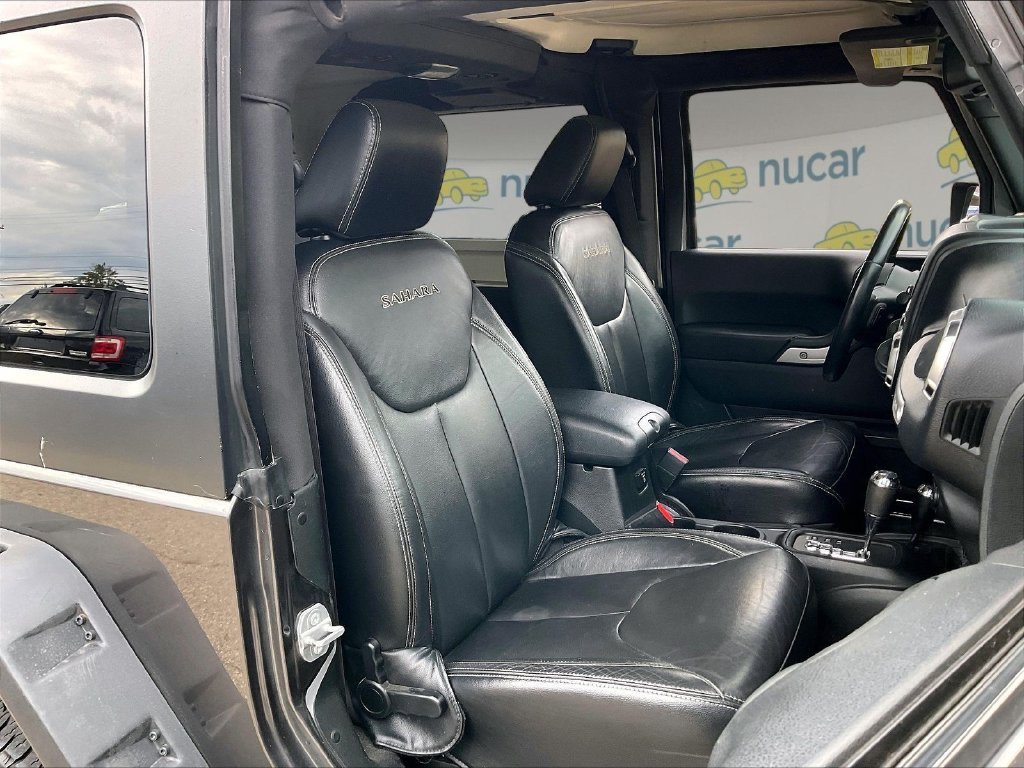 Used 2017 Granite Crystal Metallic Clearcoat Jeep Sahara image 10