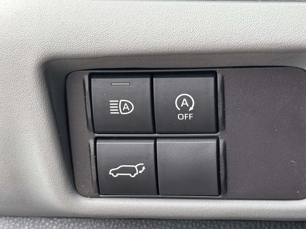 Used 2023  Toyota XLE image 29