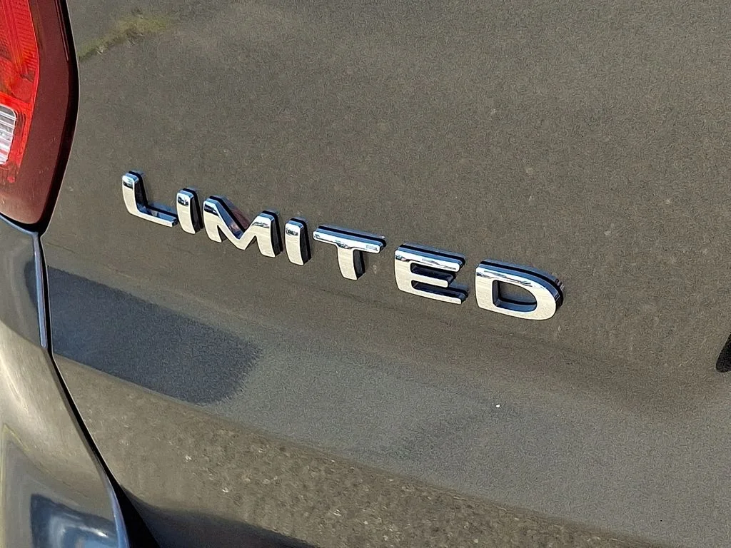 Certified Used 2018 Magnetic Ford Limited image 33