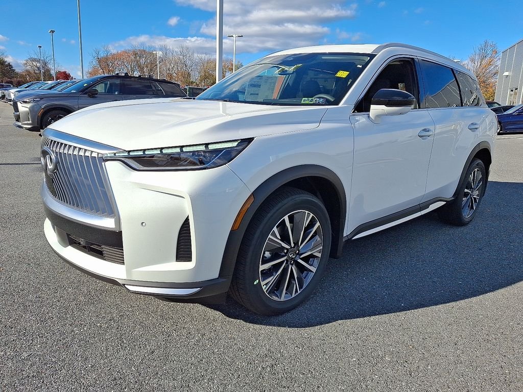 New 2026 RADIANT WHITE INFINITI Luxe AWD image 2
