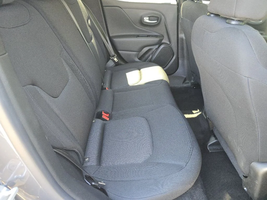 Used 2023 Gray Jeep Latitude image 17