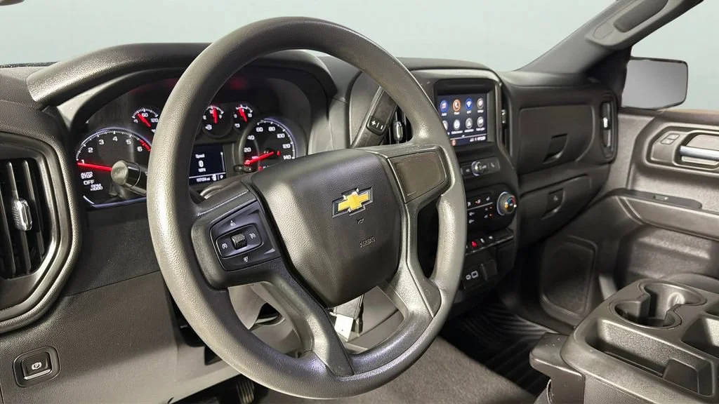 Used 2022 Silver Ice Metallic Chevrolet Custom image 22