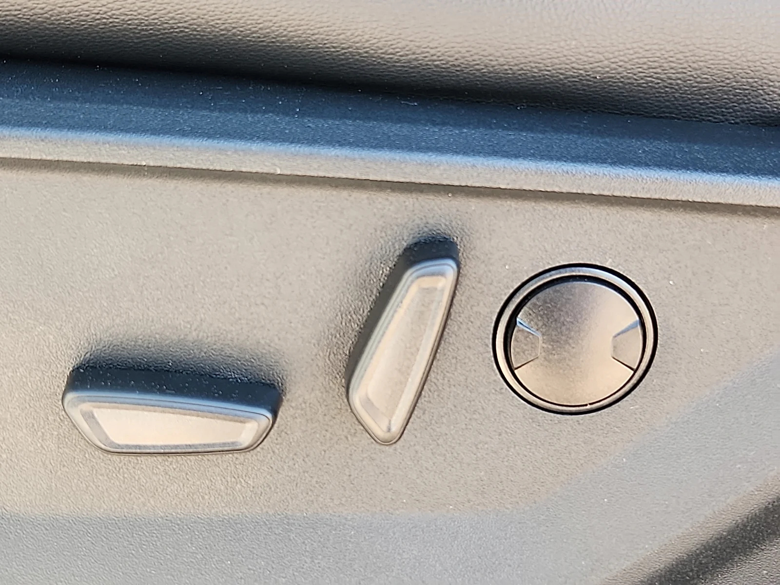 New 2027 Oxford White Ford Lariat image 16