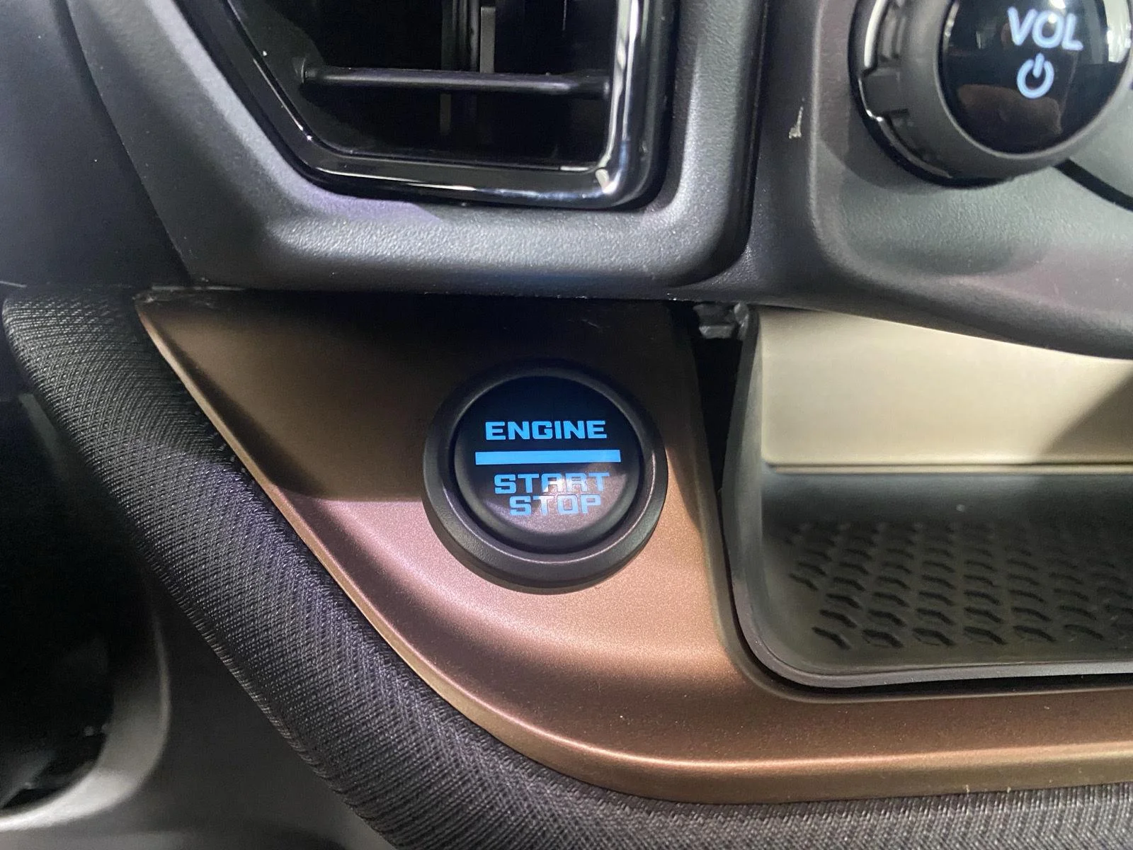 Used 2024 Atlas Blue Ford Outer Banks image 18