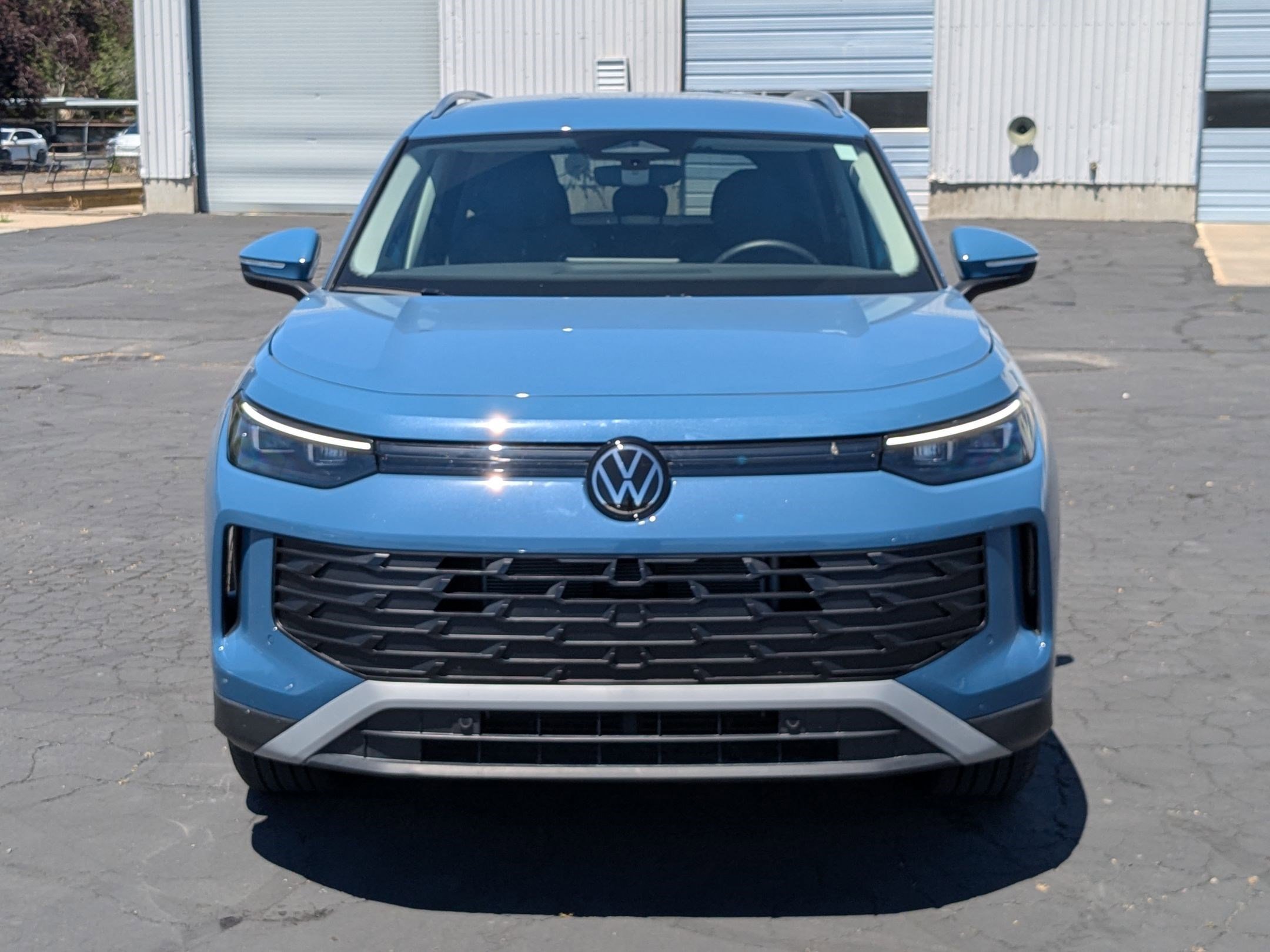 Used 2025 Monterey Blue Pearl Volkswagen SE image 9