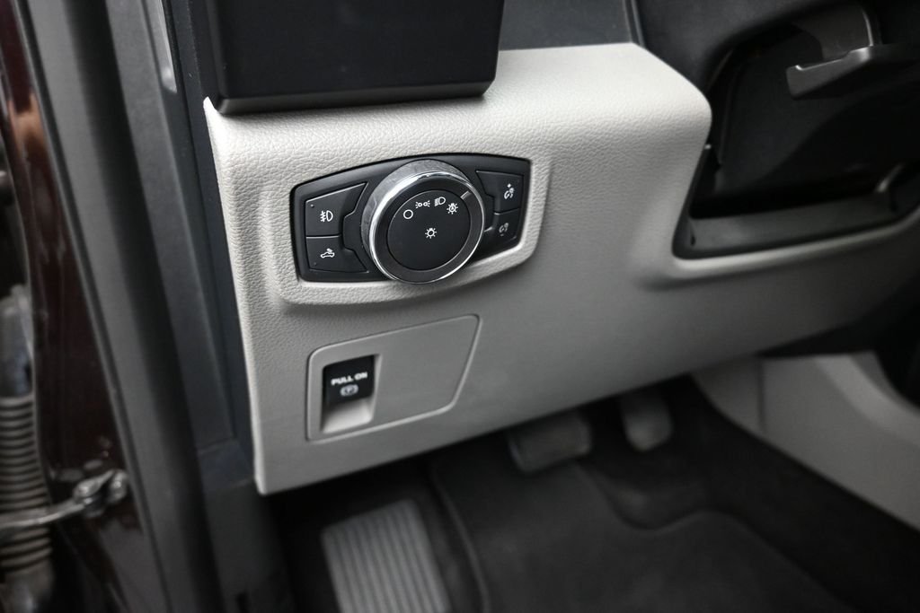 Used 2018 Red Ford XL image 13