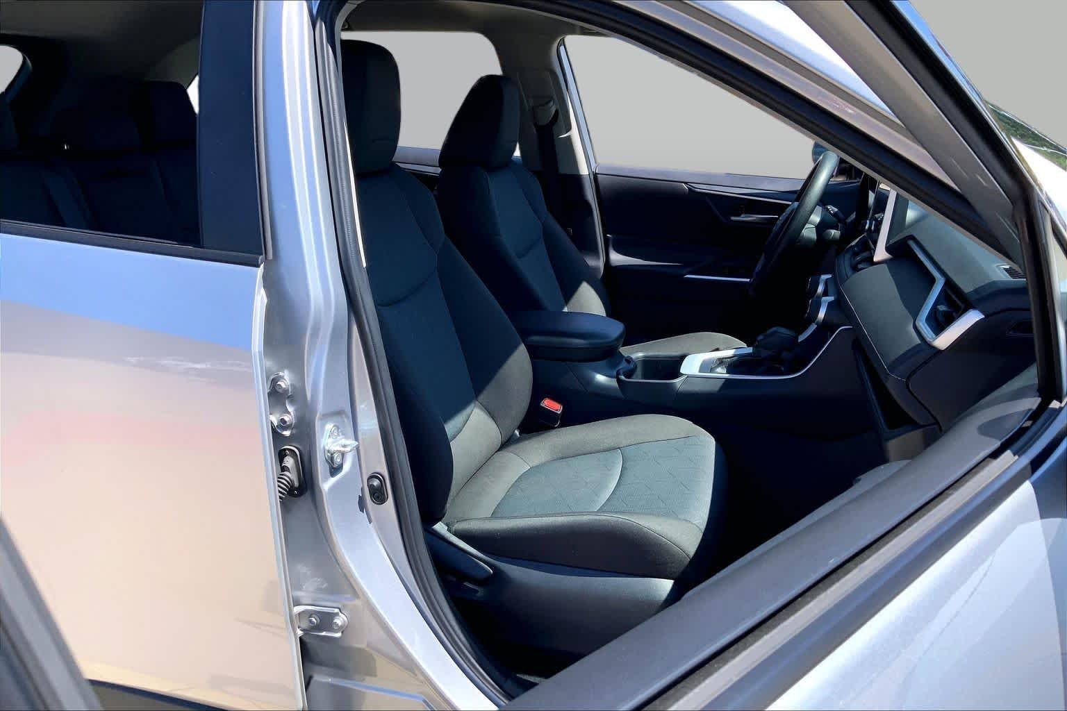 Used 2025 Silver Sky Metallic Toyota XLE image 9