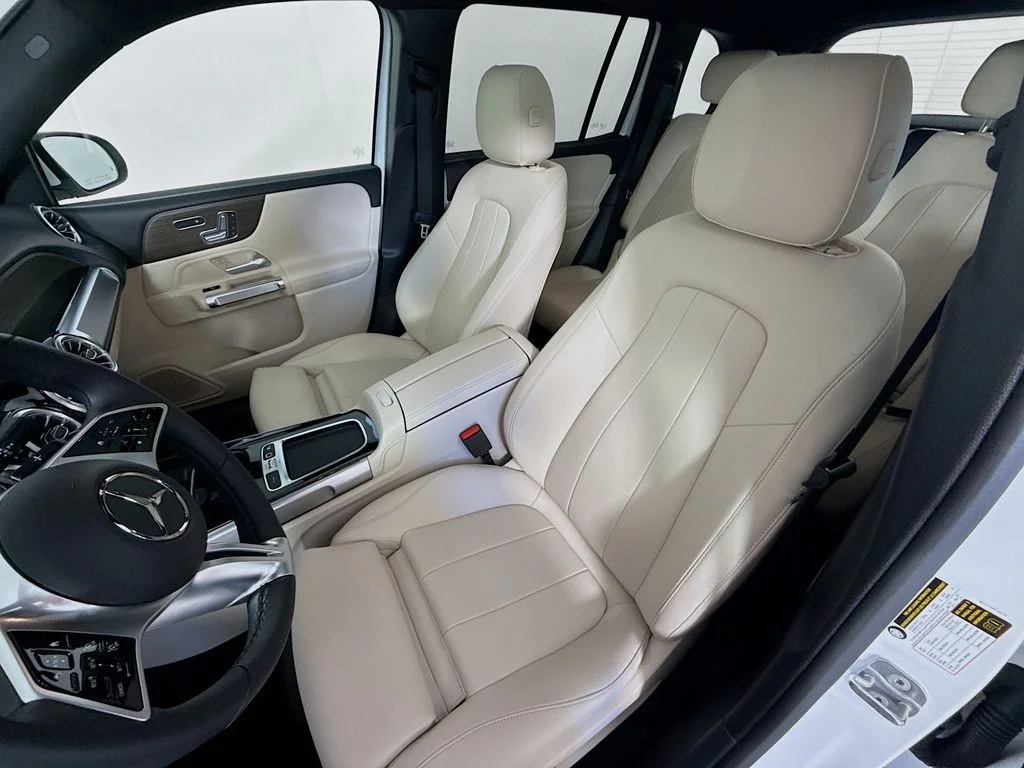Certified Used 2025 Polar White Mercedes-Benz GLB 250 image 5