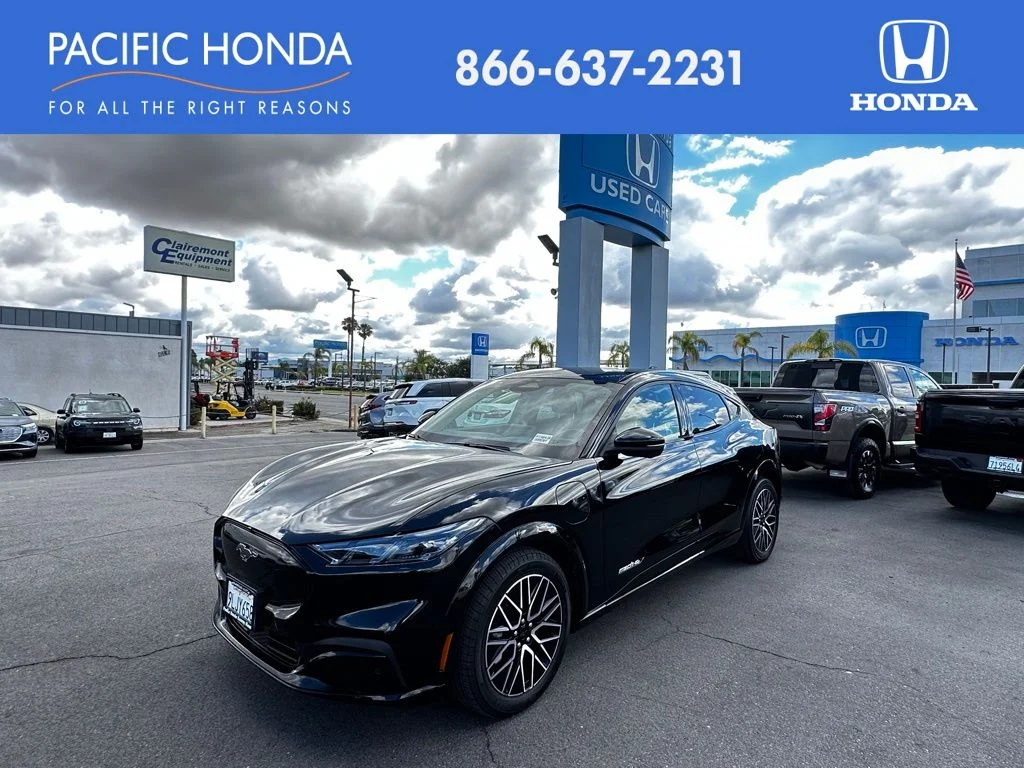 Used 2024 Black Ford Premium image 1