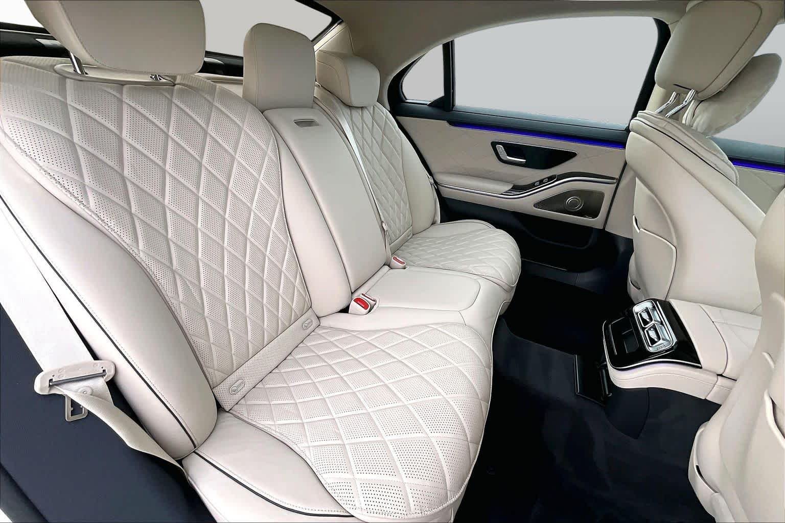 Used 2024 MANUFAKTUR Moonlight White Metallic Mercedes-Benz S 580 image 18