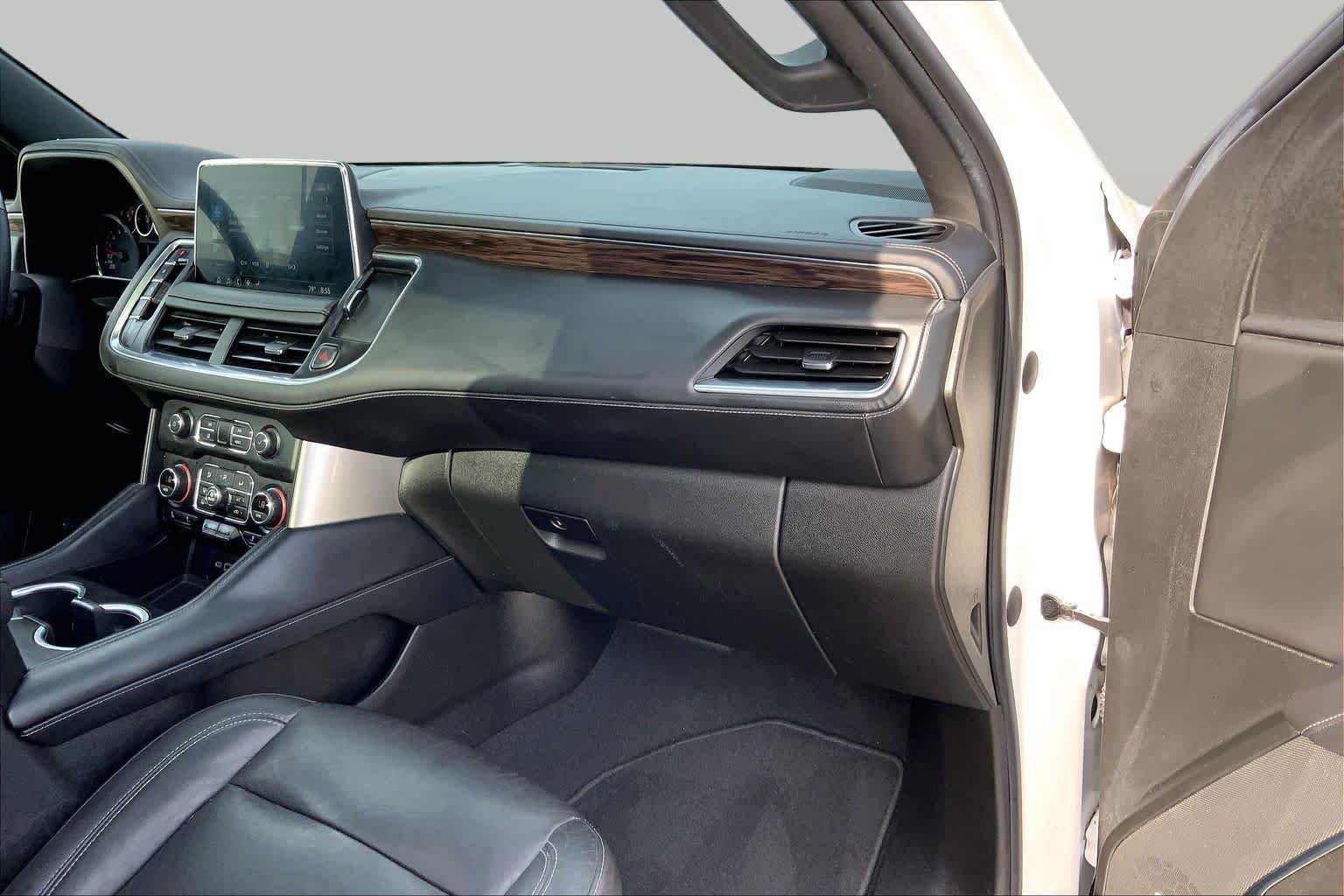 Used 2021 IRIDESCENT PEARL TRICOAT Chevrolet LT image 19