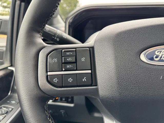 Used 2025  Ford Lariat image 22