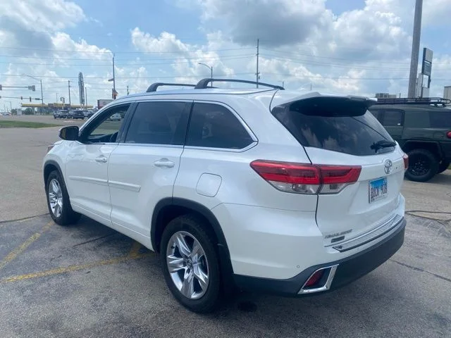 Used 2018 Blizzard Pearl Toyota Limited image 5