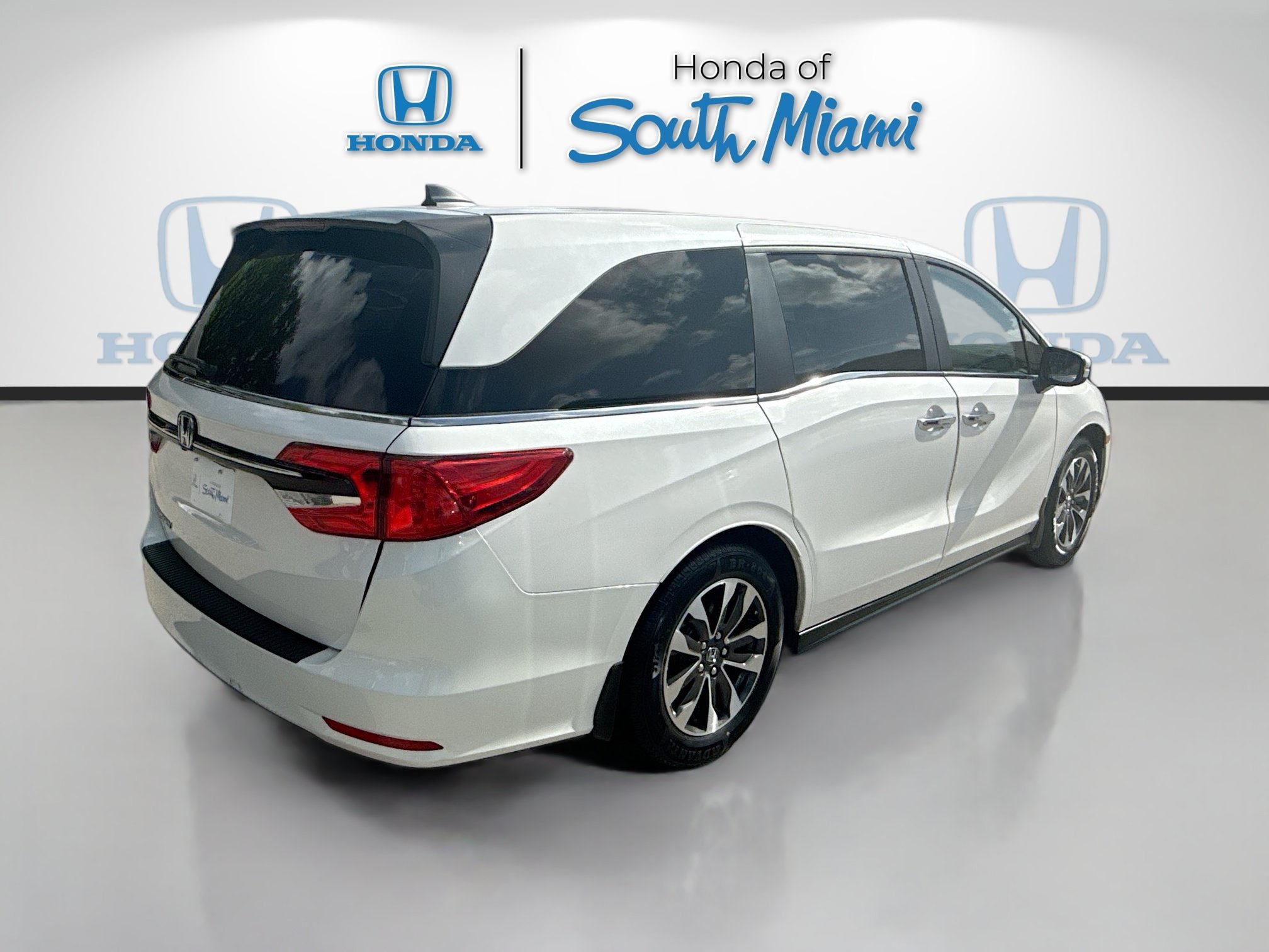 Certified Used 2024 Platinum White Pearl Honda EX-L image 7