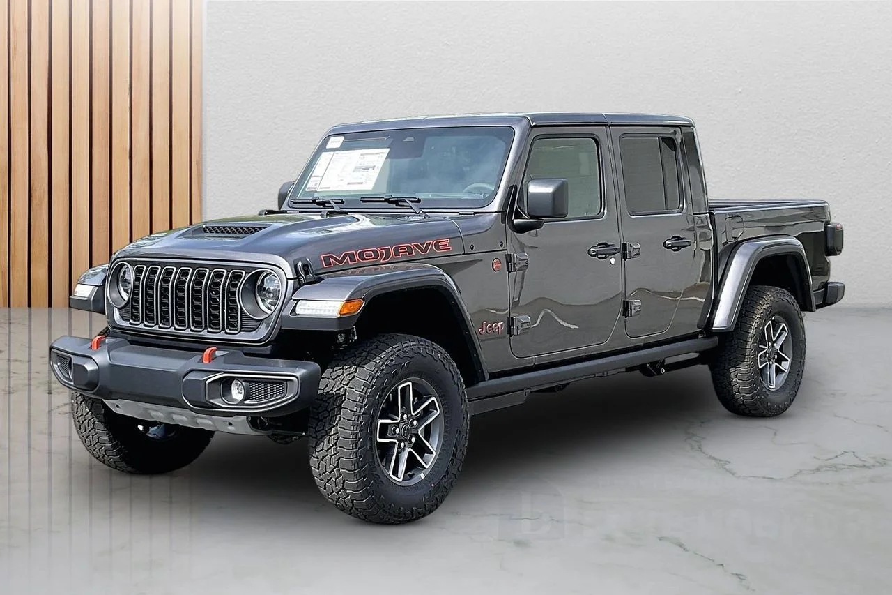 New 2026 Granite Crystal Metallic Clear-Coat Exterior Paint Jeep Mojave image 4