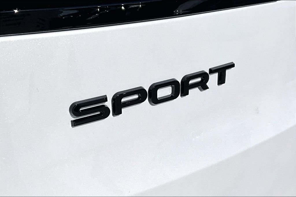 New 2026 OSTUNI PEARL WH Land Rover Dynamic SE image 9