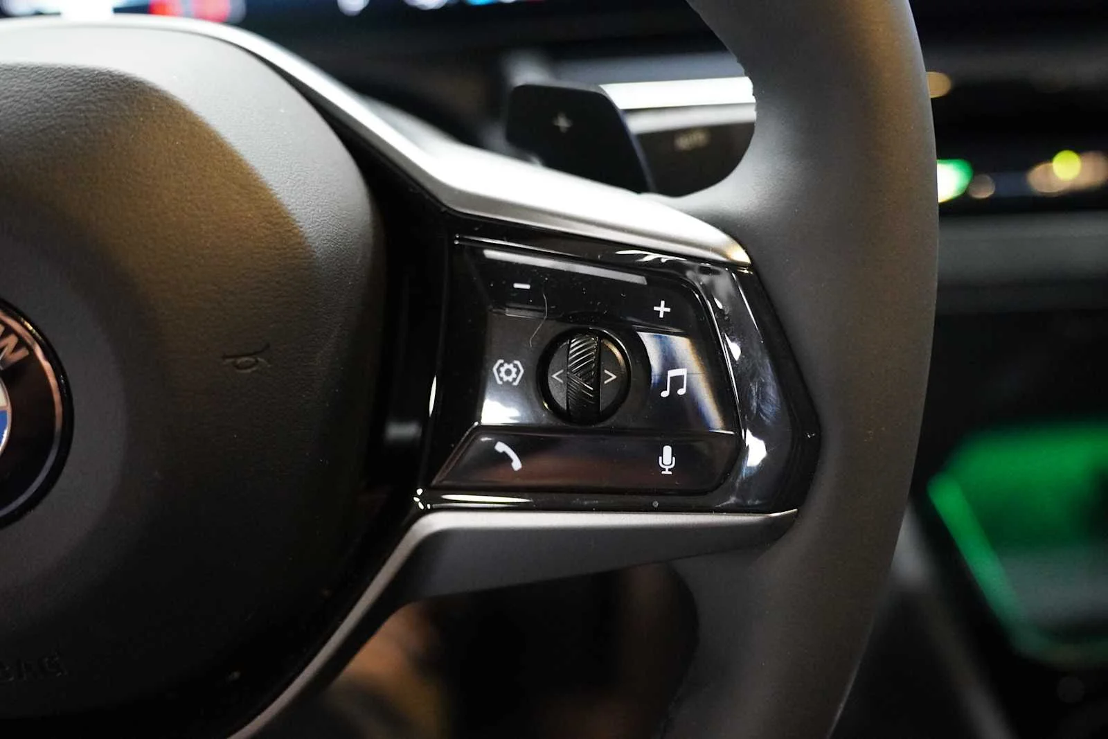 Used 2025 Dark Graphite Metallic BMW 530i image 20