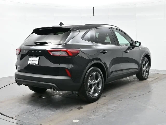 Used 2025 Agate Black Metal Ford ST-Line image 7
