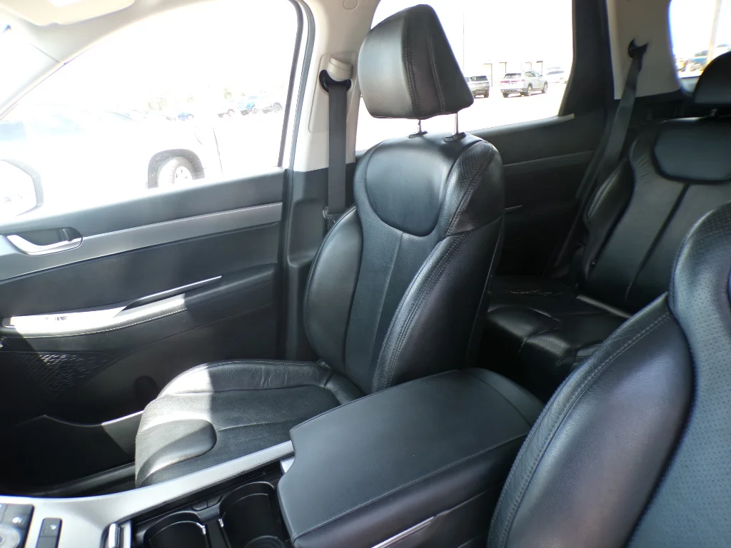 Used 2020 Hyper White Hyundai SEL image 11