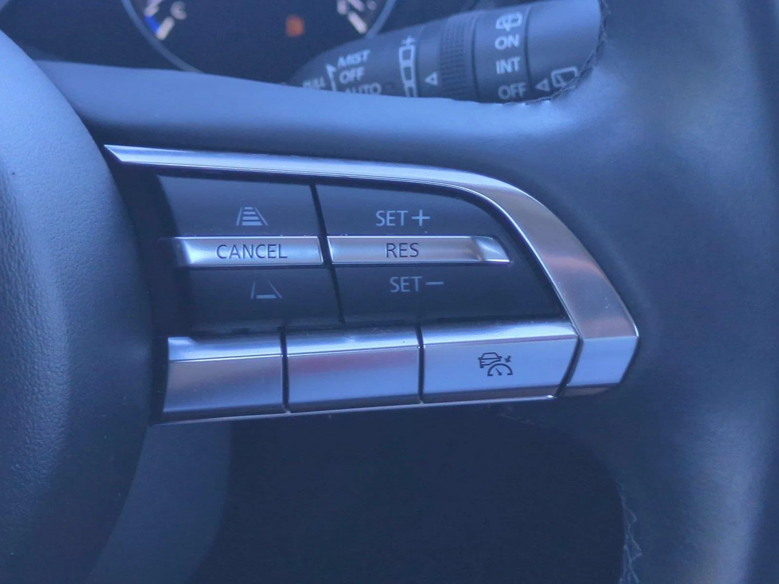 Used 2024 Wind Chill Pearl Mazda 2.5 S Premium Plus Package image 20