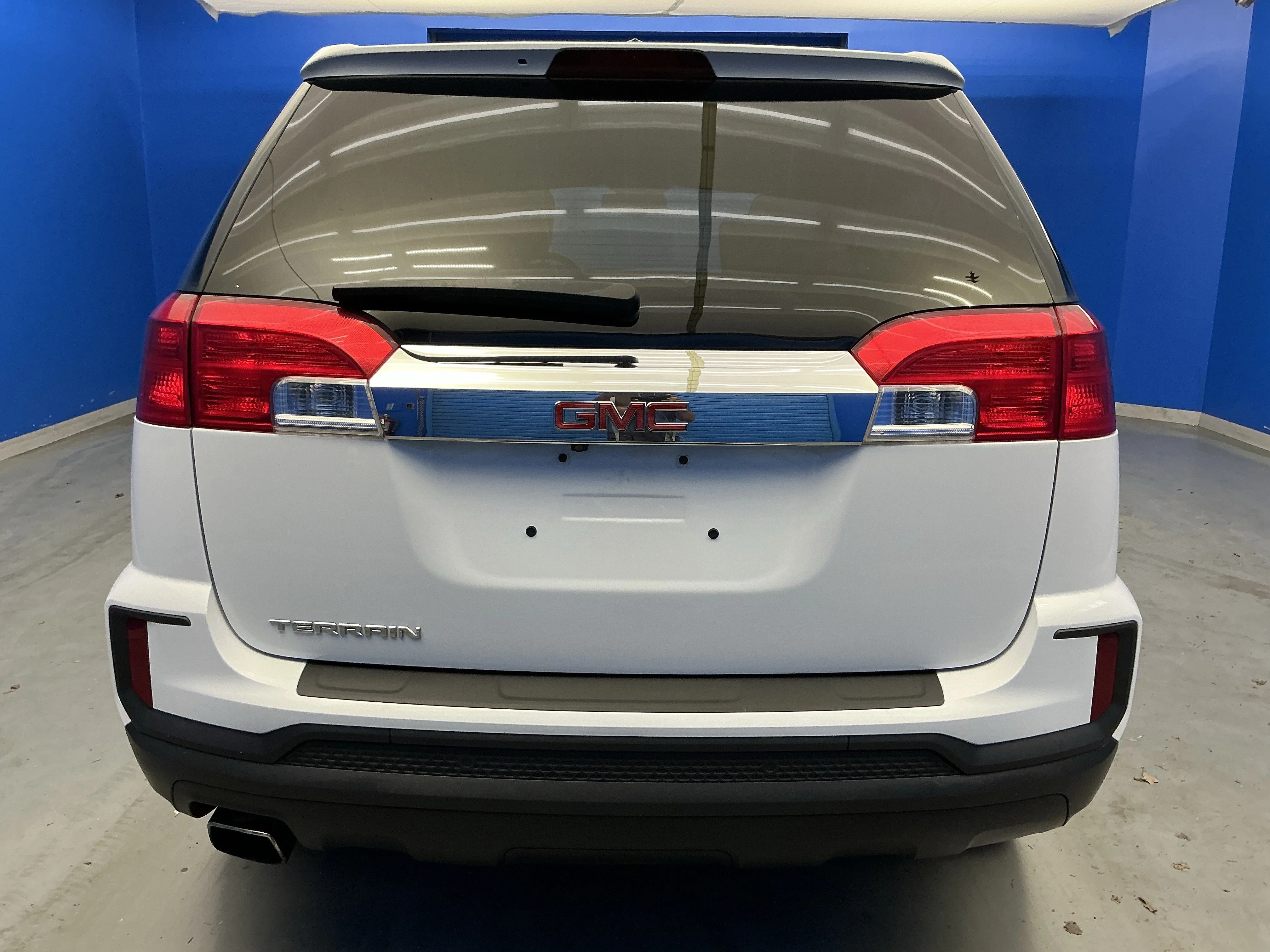 Used 2017 Summit White GMC SLE image 6