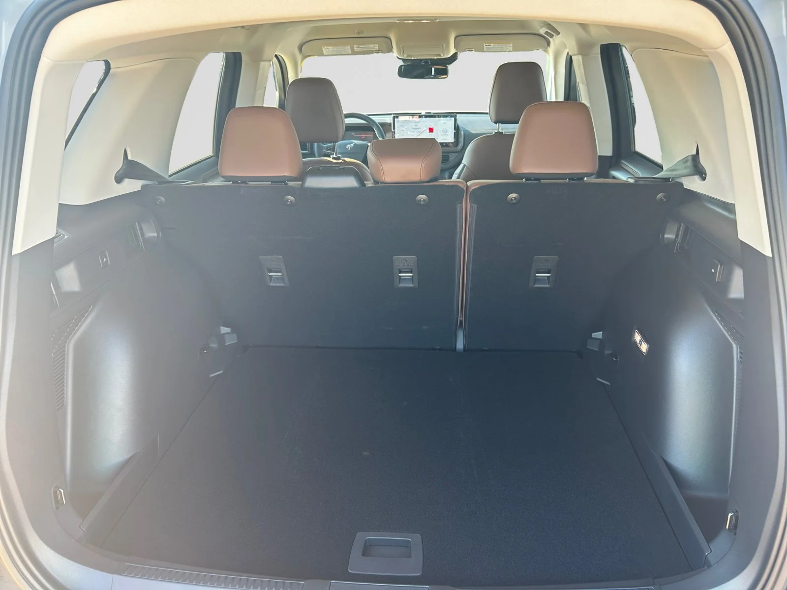 New 2026 Space White Metallic Ford Outer Banks image 10