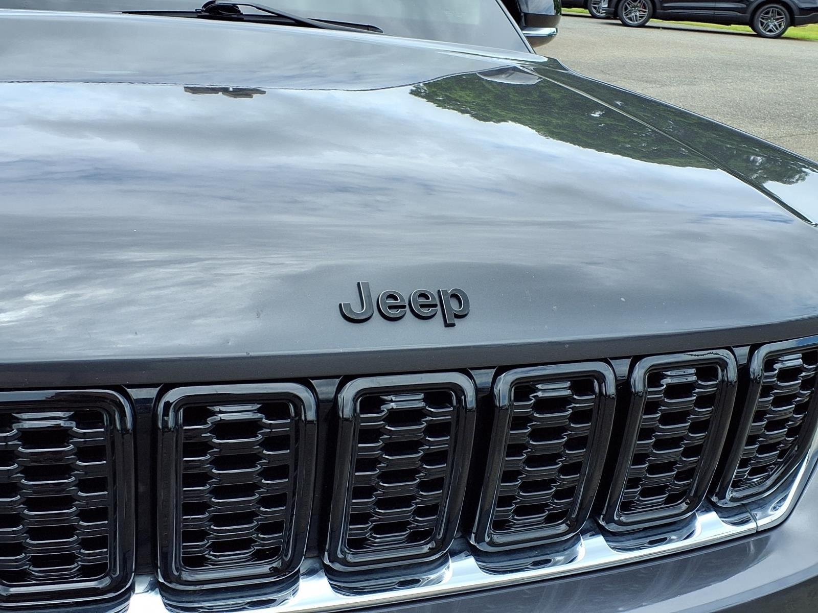 Used 2022 Baltic Gray Metallic Clearcoat Jeep Limited image 15
