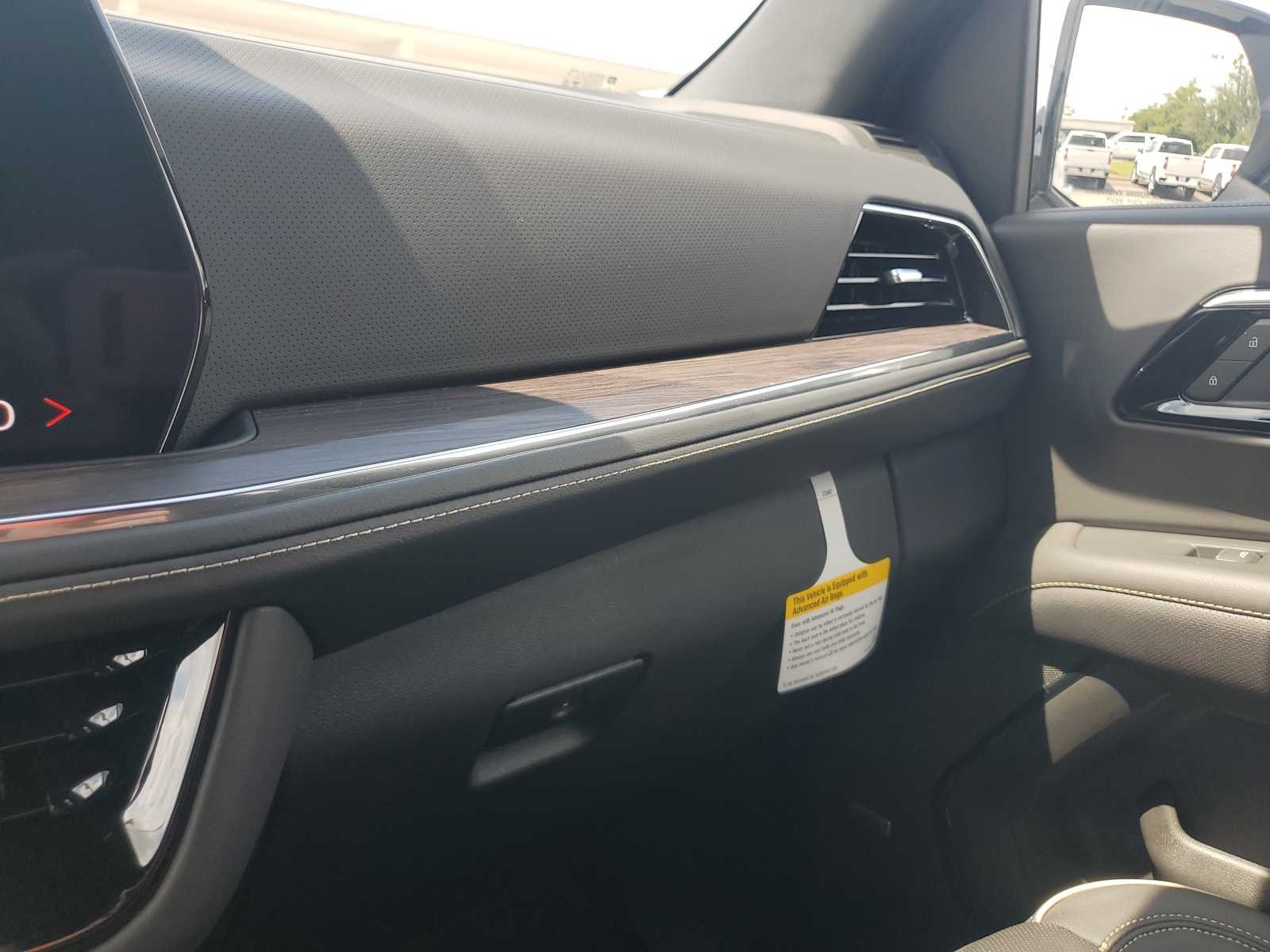 2025 Chevrolet Suburban Premier - Photo 18