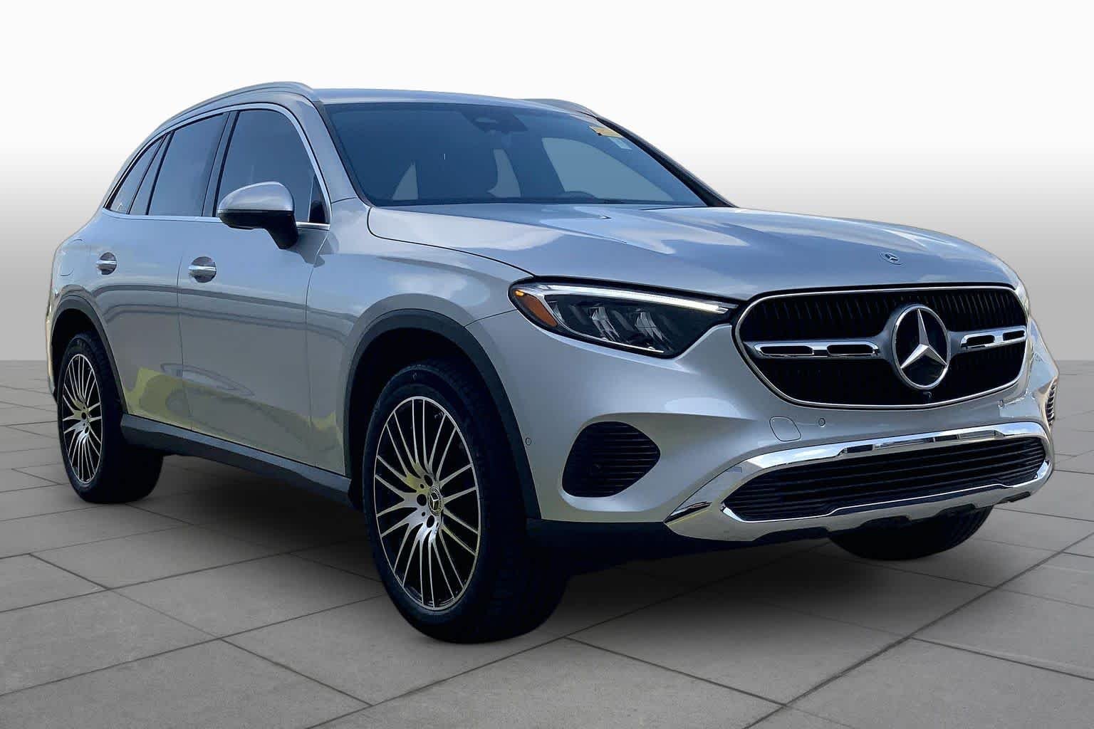 Used 2026 922/Cirrus Silv Mercedes-Benz GLC 300 image 4