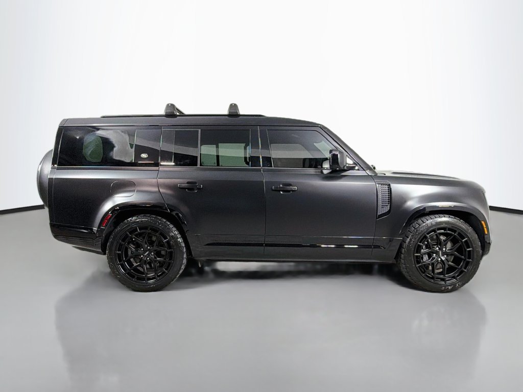 Certified Used 2024 Black Land Rover X-Dynamic SE image 4