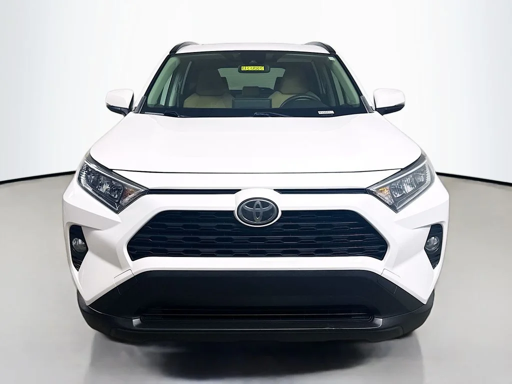Used 2019 Super White Toyota XLE image 2