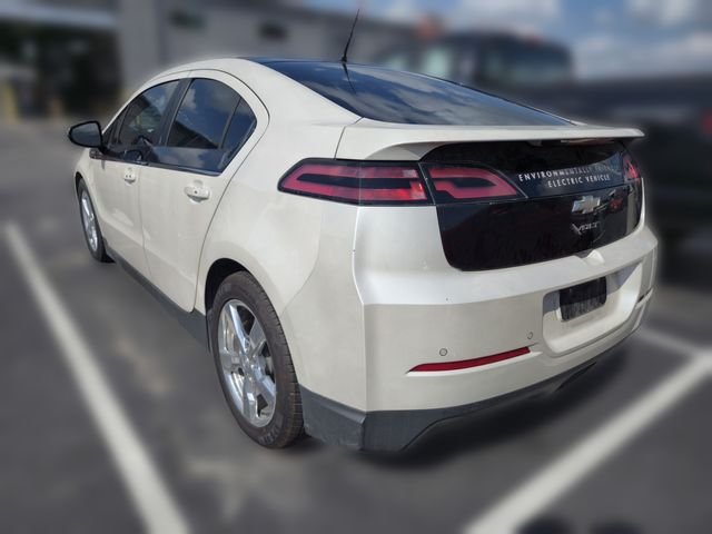 Used 2012 White Diamond Pearl Chevrolet Base image 5