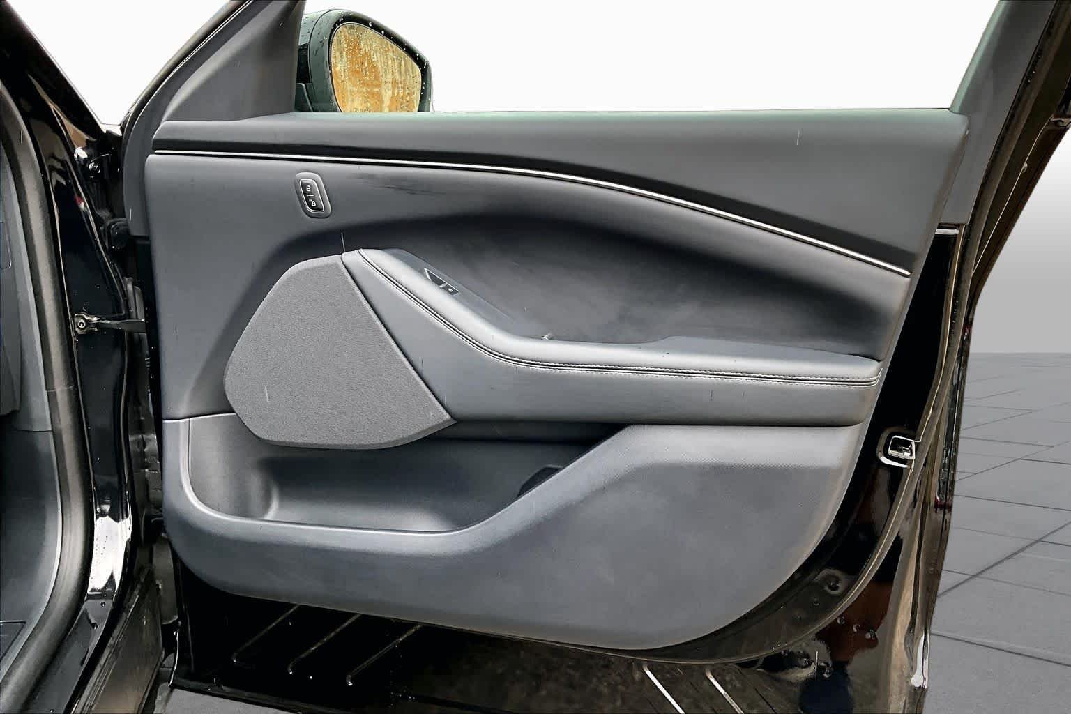 Used 2025 Shadow Black Ford Select image 22