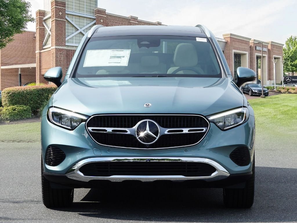 New 2027 Verde Silver Metallic Mercedes-Benz GLC 300 image 2