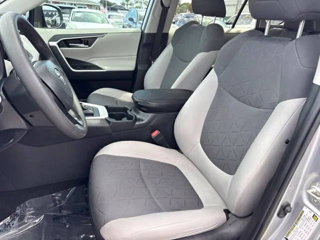Used 2020 Silver Toyota XLE image 19