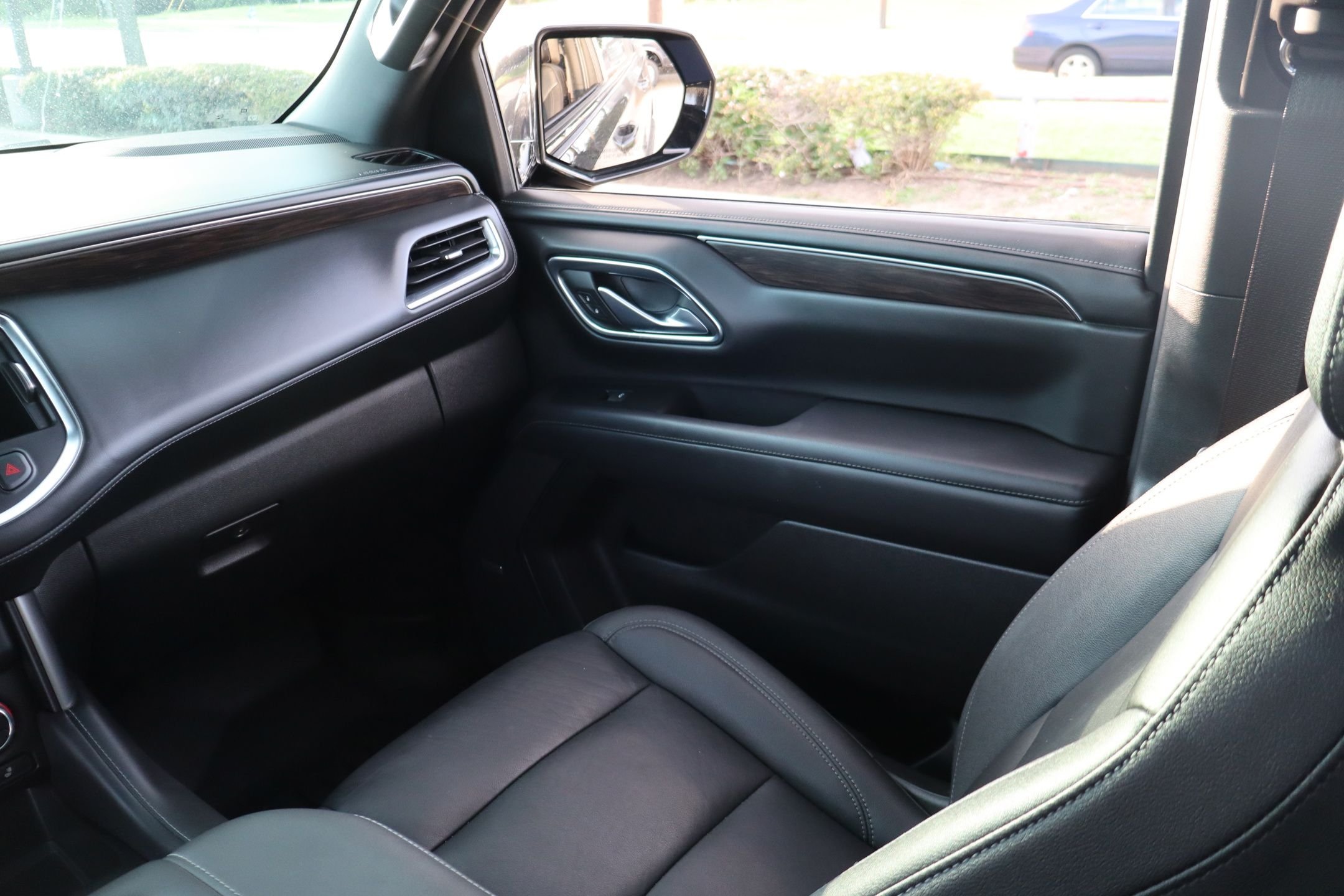 Used 2023 Gray Chevrolet Z71 image 22
